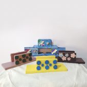 -A-64 Servilletero pequeño de madera.